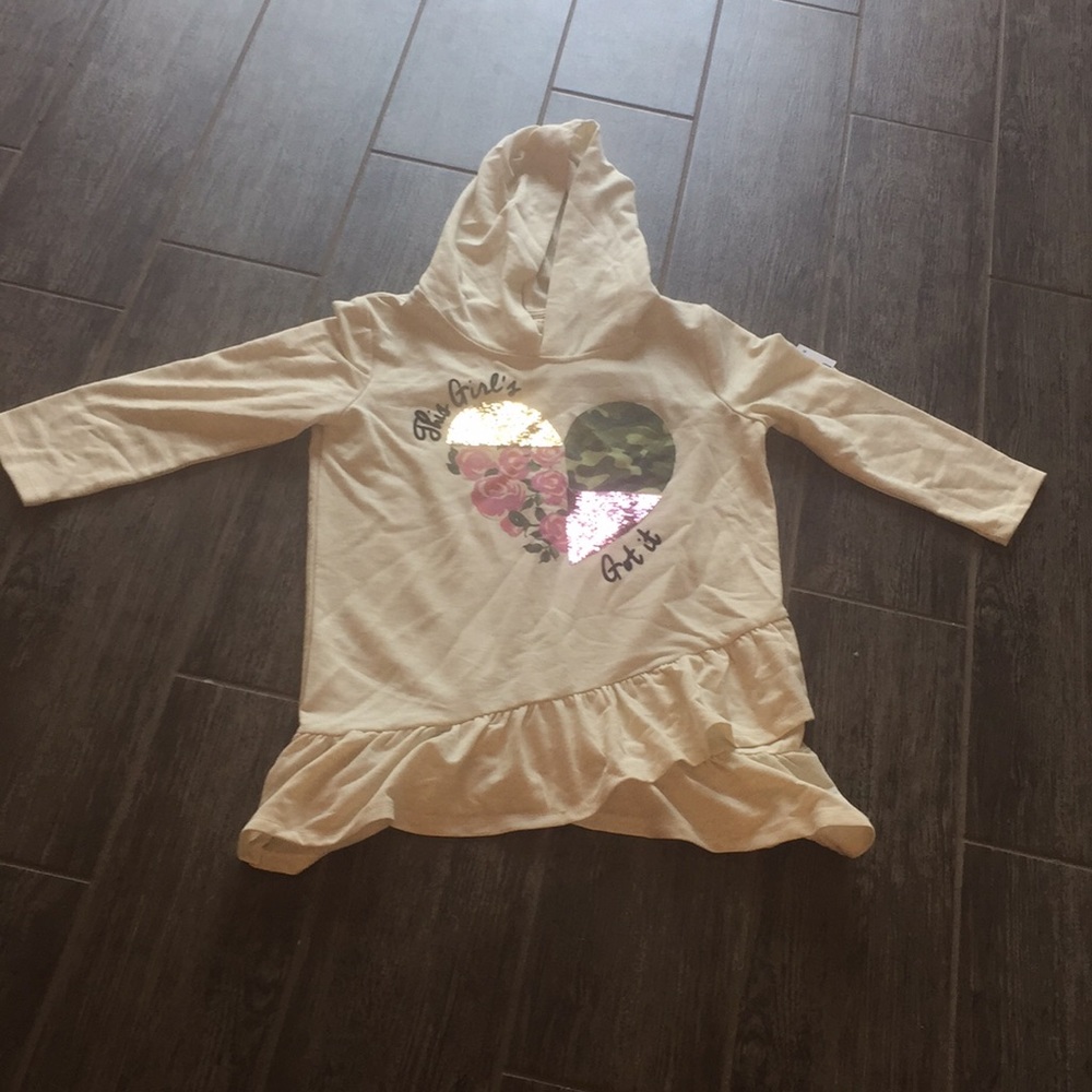 Girls cute hood shirt.